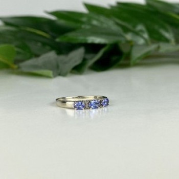 10K White Gold Iolite & Diamond Ring Size 7.5