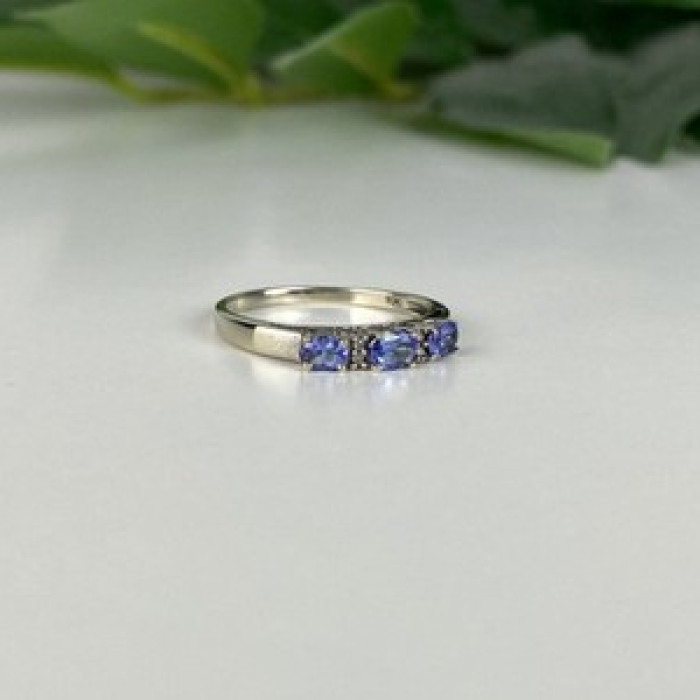 10K White Gold Iolite & Diamond Ring Size 7.5