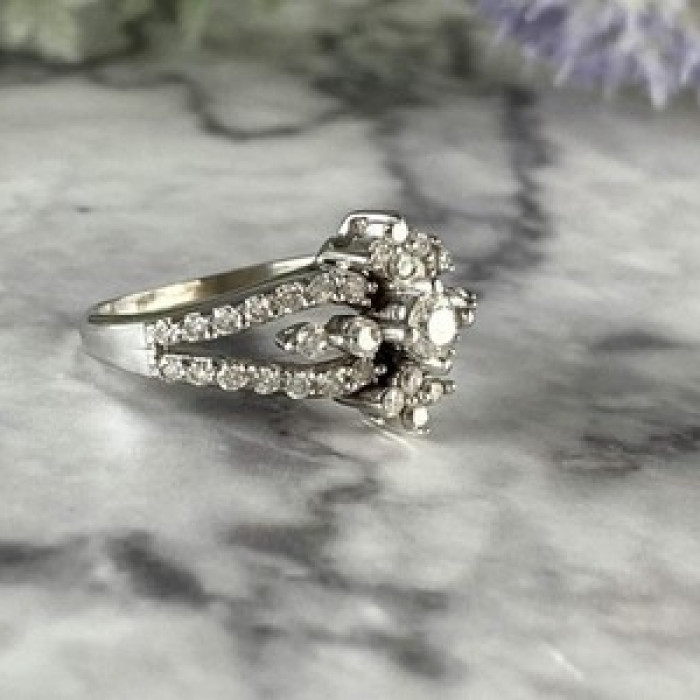14K White Gold Diamonds Ring Size 6.5