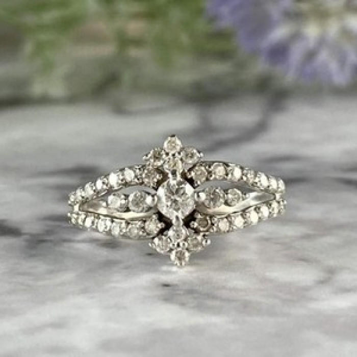 14K White Gold Diamonds Ring Size 6.5
