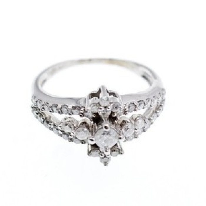 14K White Gold Diamonds Ring Size 6.5