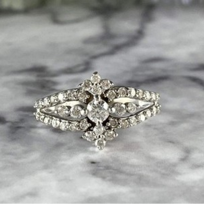 14K White Gold Diamonds Ring Size 6.5