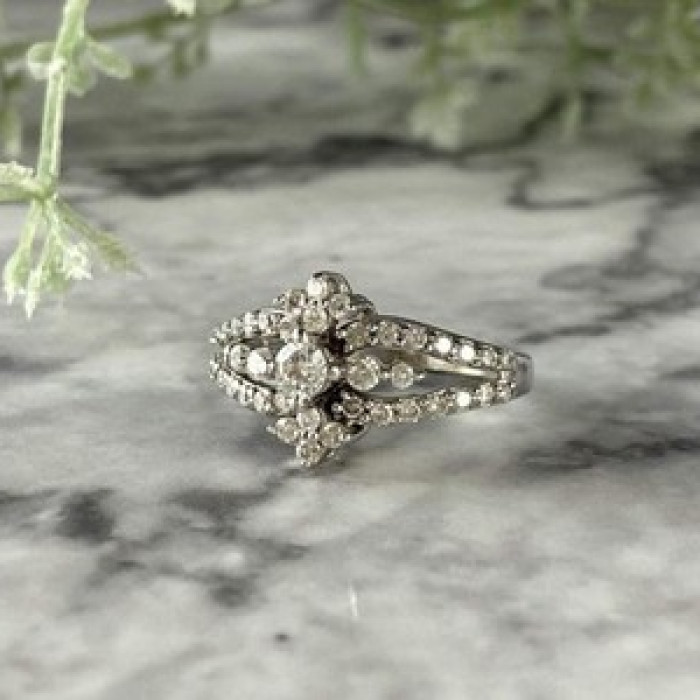14K White Gold Diamonds Ring Size 6.5