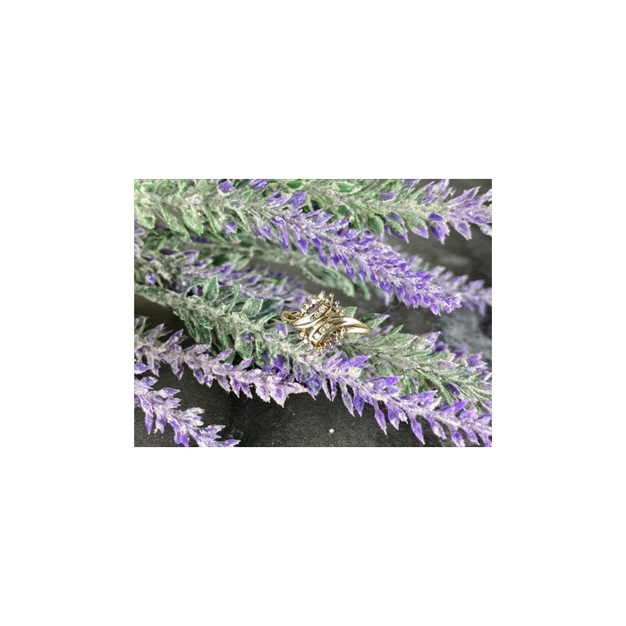 10K Yellow Gold Diamonds Ring Size 7.5