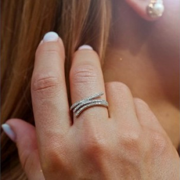 14K White Gold Diamonds Ring Size 8.5