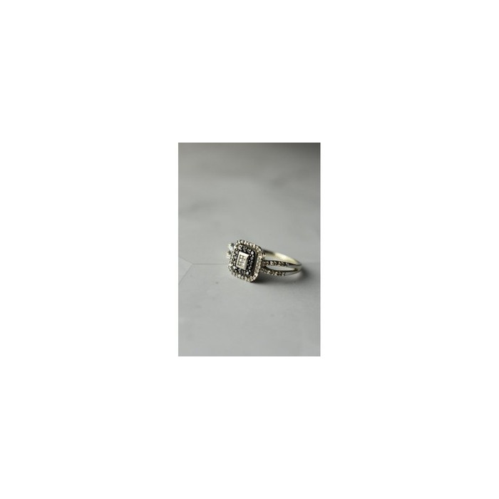 10K White Gold Black Spinel & Diamonds Ring Size 7.5