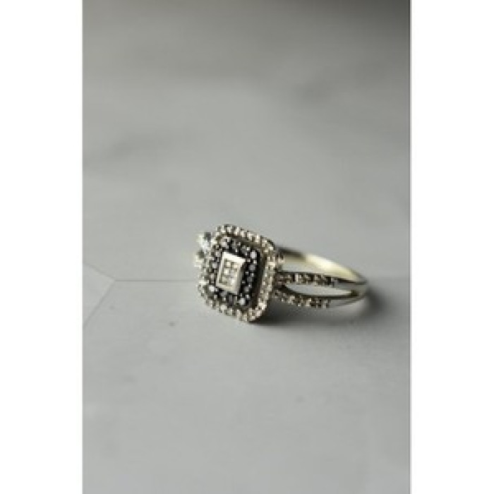 10K White Gold Black Spinel & Diamonds Ring Size 7.5