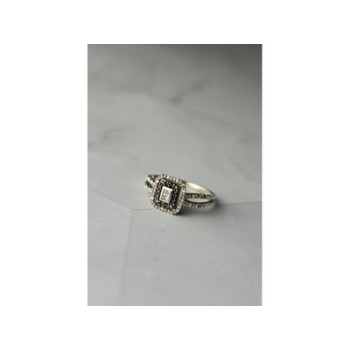 10K White Gold Black Spinel & Diamonds Ring Size 7.5