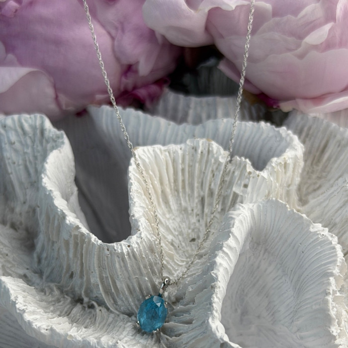 14K White Gold Topaz Pendant & 10K White Gold Chain