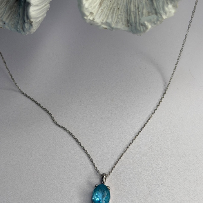14K White Gold Topaz Pendant & 10K White Gold Chain