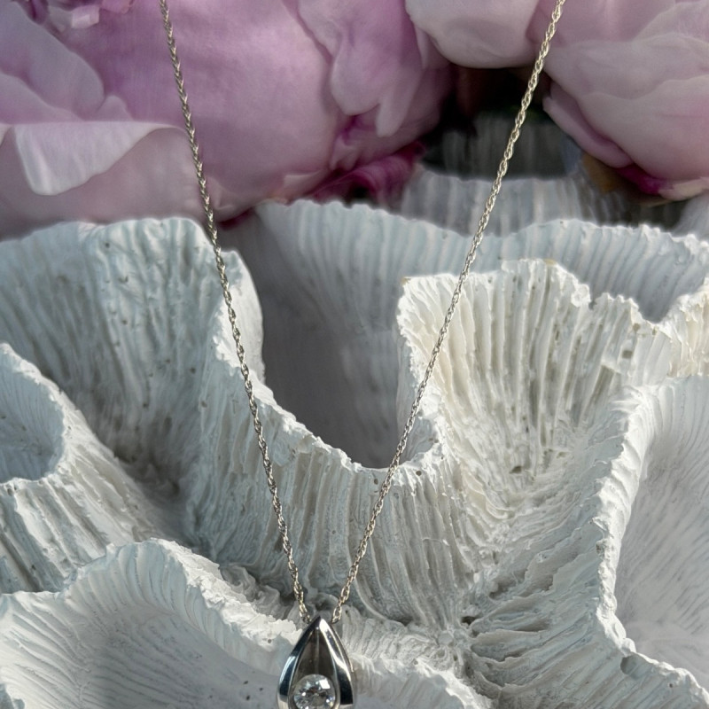 Elegant 14K White Gold Diamond 0.25 ct Necklace