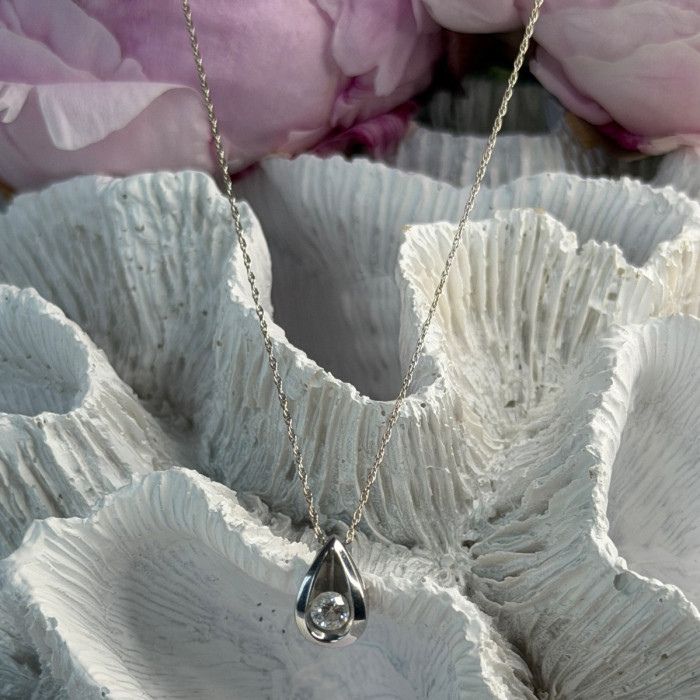 Elegant 14K White Gold Diamond 0.25 ct Necklace