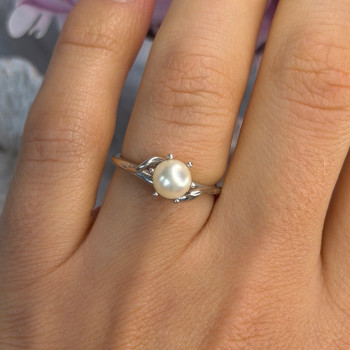 La Pais 14K White Gold Pearl Ring Size 6.5