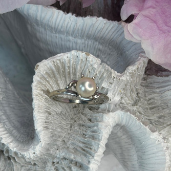 La Pais 14K White Gold Pearl Ring Size 6.5
