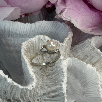 La Pais 14K White Gold Pearl Ring Size 6.5