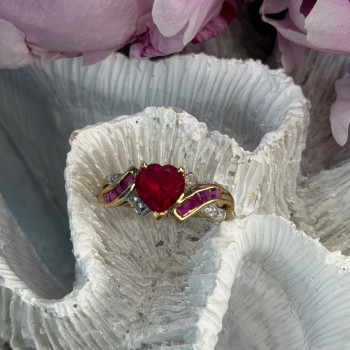 10K Yellow Gold Ruby & Diamond Heart Ring Size 7