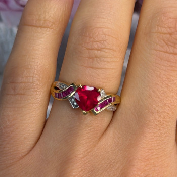 10K Yellow Gold Ruby & Diamond Heart Ring Size 7