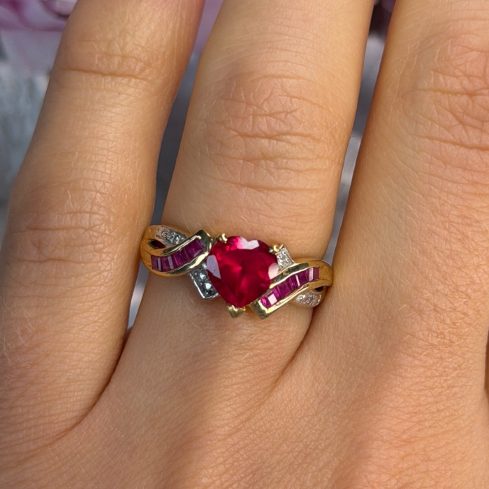 10K Yellow Gold Ruby & Diamond Heart Ring Size 7