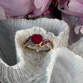 10K Yellow Gold Ruby & Diamond Heart Ring Size 7