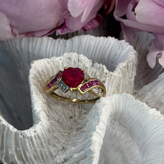 10K Yellow Gold Ruby & Diamond Heart Ring Size 7