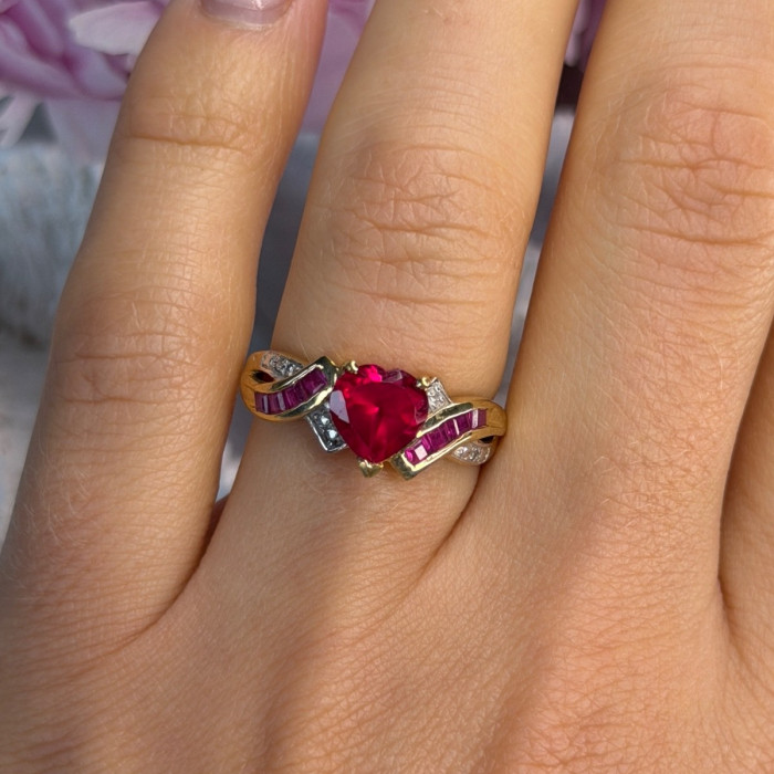 10K Yellow Gold Ruby & Diamond Heart Ring Size 7