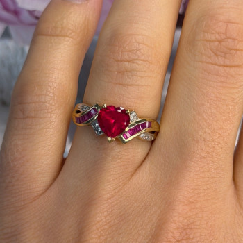 10K Yellow Gold Ruby & Diamond Heart Ring Size 7