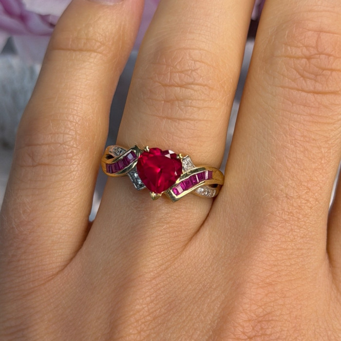 10K Yellow Gold Ruby & Diamond Heart Ring Size 7