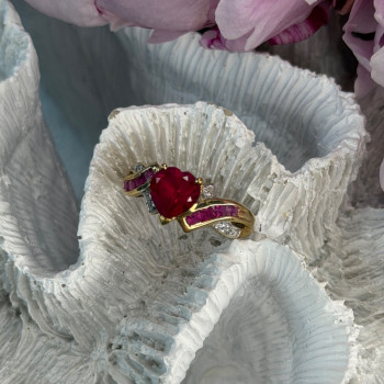 10K Yellow Gold Ruby & Diamond Heart Ring Size 7