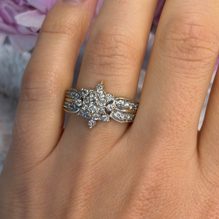 10K Yellow & White Gold Diamond Flower 1.36 ct Ring Size 7