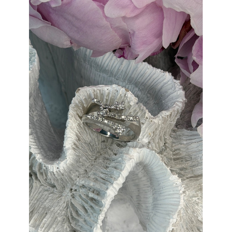 Classy 10K White Gold Diamond tcw 0.18 ct Ring Size 7