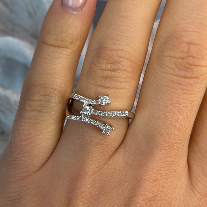 Classy 10K White Gold Diamond tcw 0.18 ct Ring Size 7
