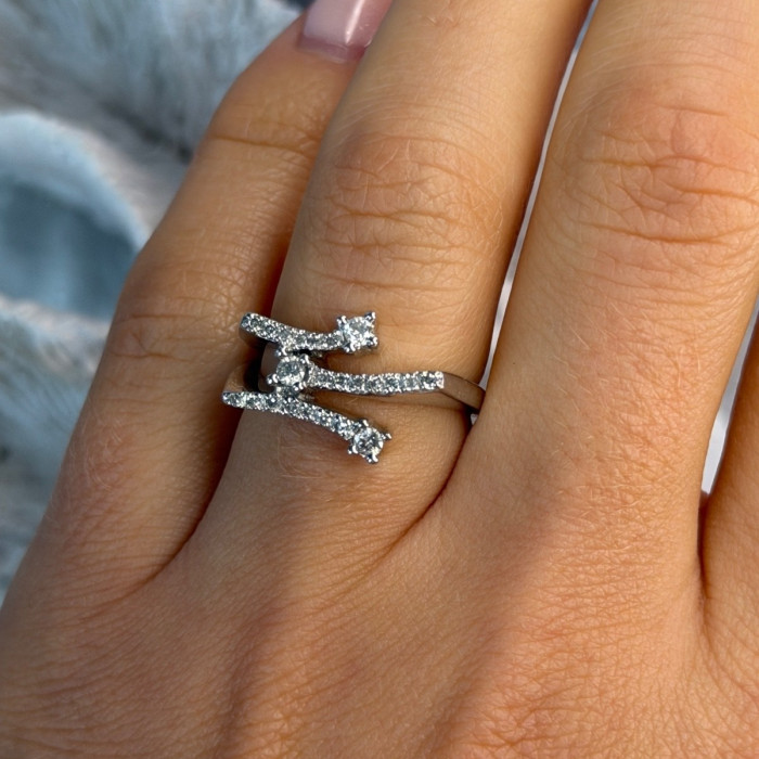 Classy 10K White Gold Diamond tcw 0.18 ct Ring Size 7