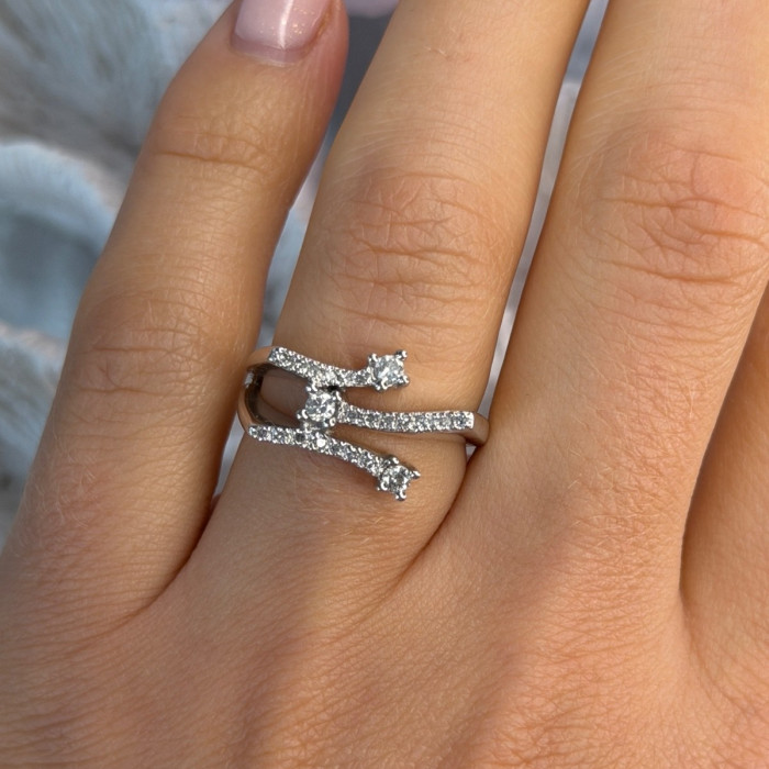 Classy 10K White Gold Diamond tcw 0.18 ct Ring Size 7