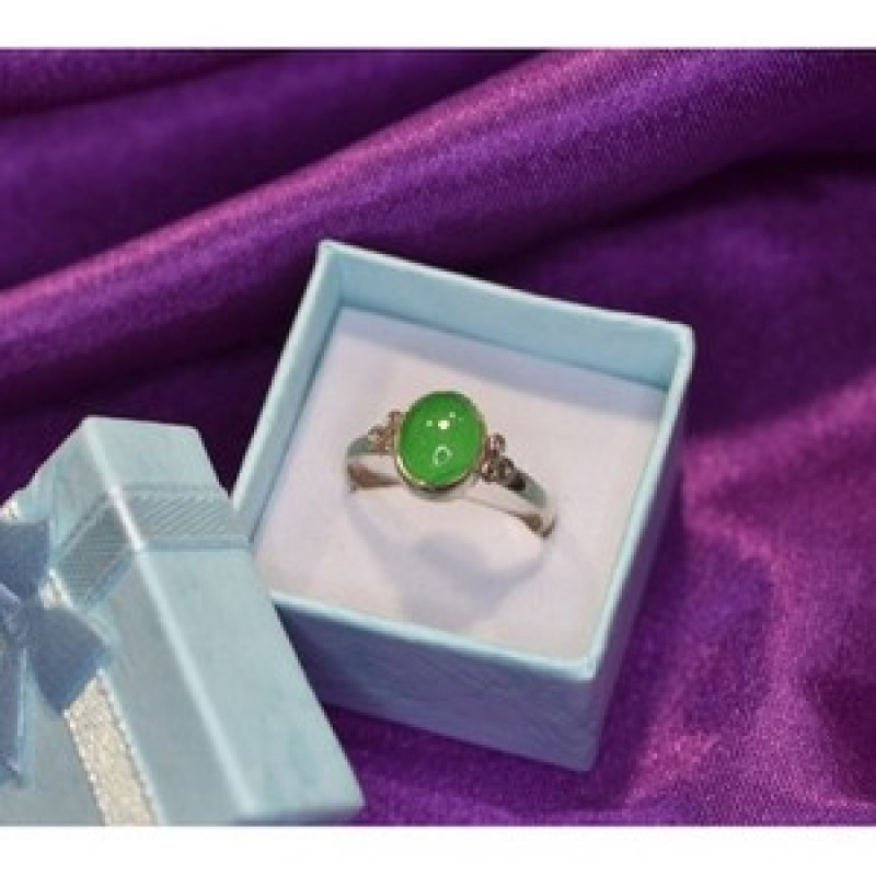 925 Sterling Silver Green Nephrite ( Jade ) Ring Size 8.5