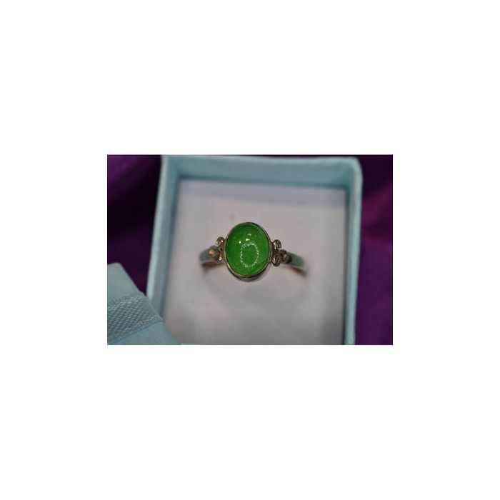 925 Sterling Silver Green Nephrite ( Jade ) Ring Size 8.5