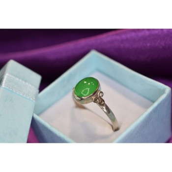 925 Sterling Silver Green Nephrite ( Jade ) Ring Size 8.5