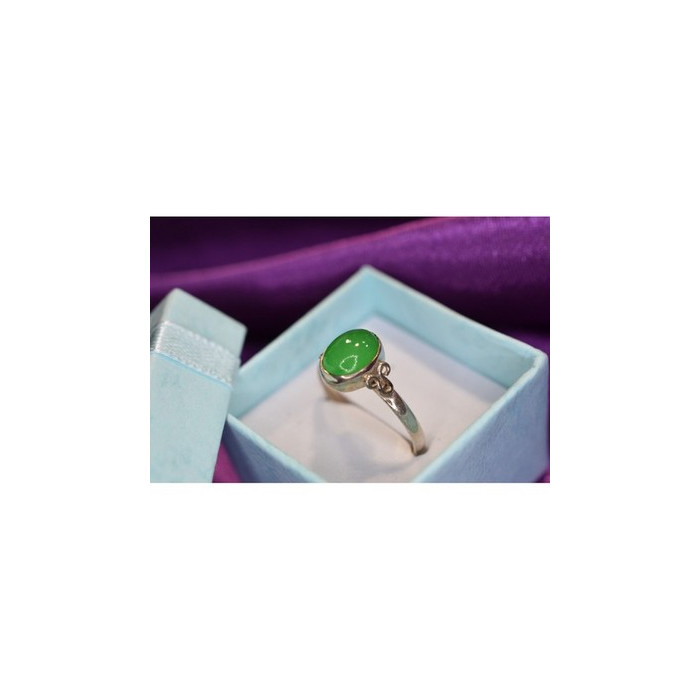 925 Sterling Silver Green Nephrite ( Jade ) Ring Size 8.5