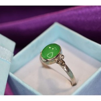 925 Sterling Silver Green Nephrite ( Jade ) Ring Size 8.5