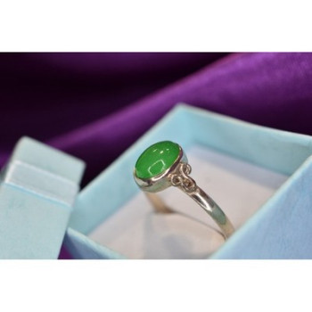 925 Sterling Silver Green Nephrite ( Jade ) Ring Size 8.5