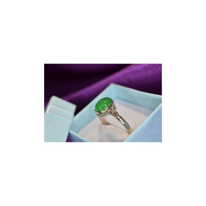 925 Sterling Silver Green Nephrite ( Jade ) Ring Size 8.5