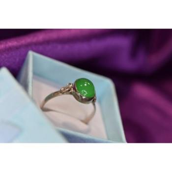 925 Sterling Silver Green Nephrite ( Jade ) Ring Size 8.5
