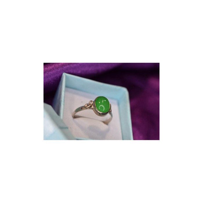 925 Sterling Silver Green Nephrite ( Jade ) Ring Size 8.5