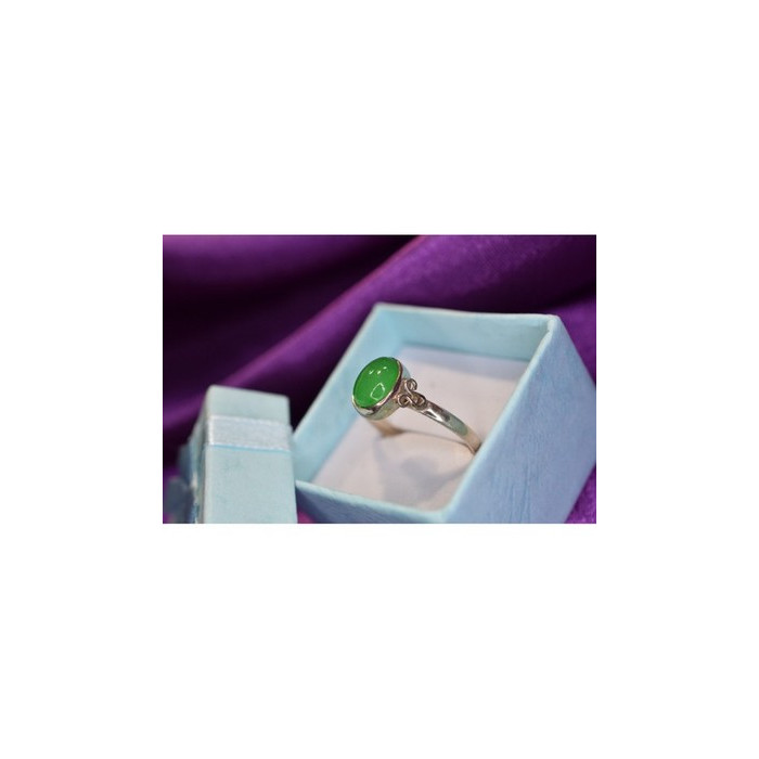 925 Sterling Silver Green Nephrite ( Jade ) Ring Size 8.5