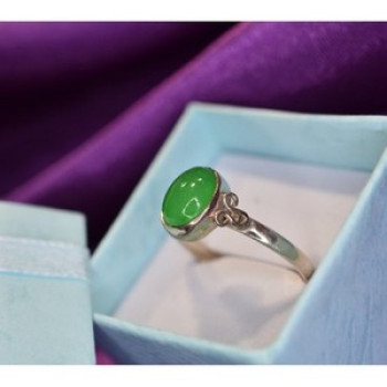 925 Sterling Silver Green Nephrite ( Jade ) Ring Size 8.5