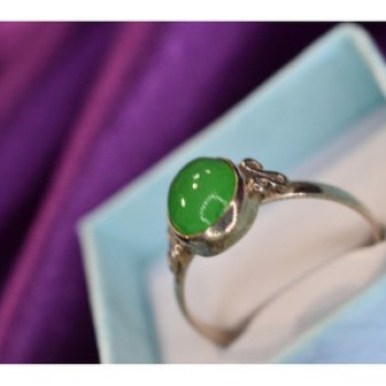 925 Sterling Silver Green Nephrite ( Jade ) Ring Size 8.5