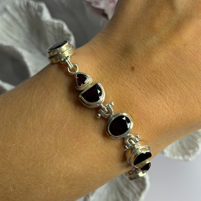 925 Sterling Silver Garnet Bracelet Length 7-7.5