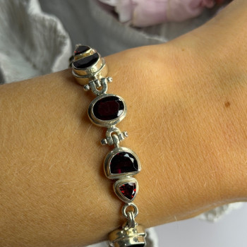 925 Sterling Silver Garnet Bracelet Length 7-7.5