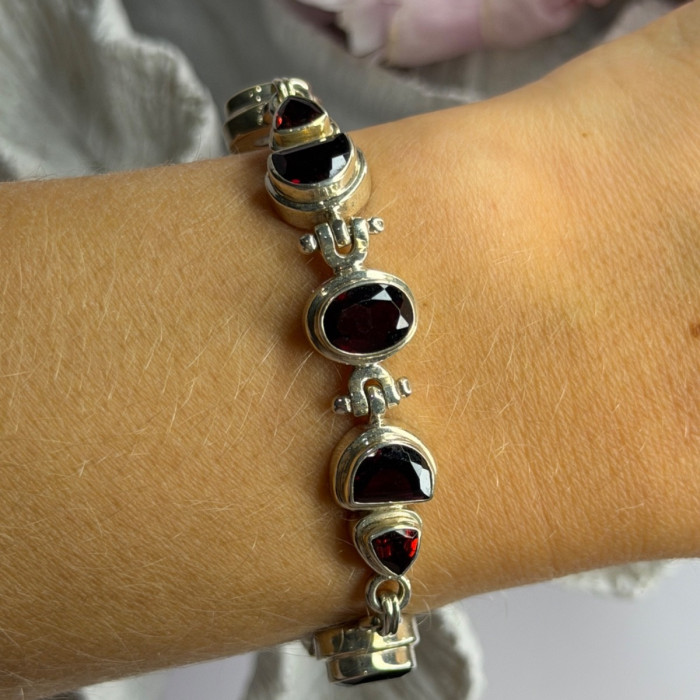 925 Sterling Silver Garnet Bracelet Length 7-7.5