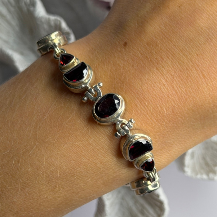 925 Sterling Silver Garnet Bracelet Length 7-7.5