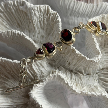 925 Sterling Silver Garnet Bracelet Length 7-7.5